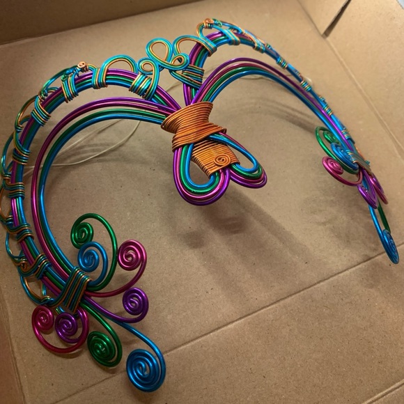 Exquisite Wire Wrapped Mask - Picture 3 of 4